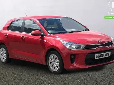 Usado Kia Rio Air 84 CV (61 kW) 2019 Rojo Utilitario