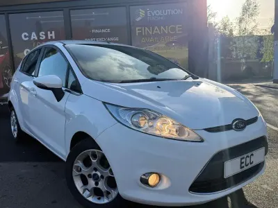 Used Ford Fiesta Zetec 82 HP (60 kW) 2012 White Hatchback