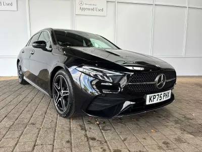 Begagnad Mercedes A200 Executive 2025 Svart Halvkombi