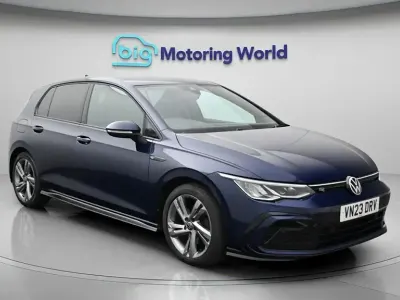 Second-hand VW Golf VIII R-line 150 CP (110 kW) 2023 Albastru Hatchback