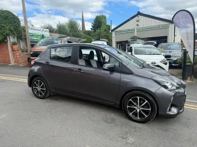 Used Toyota Yaris Hybrid 100 HP (73 kW) 2019 Grey Hatchback