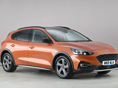 Begagnad Ford Focus Active 125 HK (91 kW) 2019 Orange Halvkombi