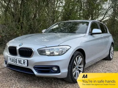 Begagnad BMW 118 Sport Line 150 HK (110 kW) 2018 Silver Halvkombi