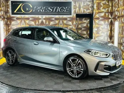 Usado BMW 118 M Sport 136 CV (100 kW) 2021 Gris Utilitario