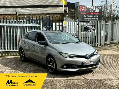 Used Toyota Auris Hybrid