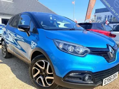 Used Renault Captur Dynamique 90 HP (66 kW) 2016 Blue/black SUV