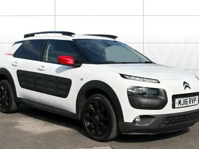 Used Citroën C4 Cactus Flair 100 HP (73 kW) 2016 White Hatchback