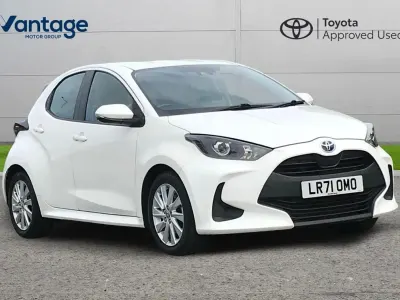 Used Toyota Yaris 113 HP (83 kW) 2021 White Hatchback