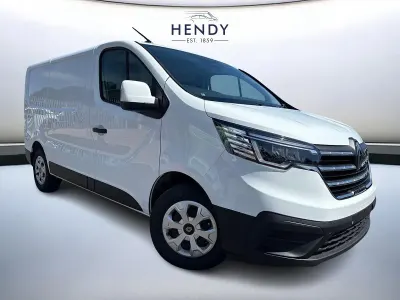 New Renault Trafic 2026 Glacier white MPV