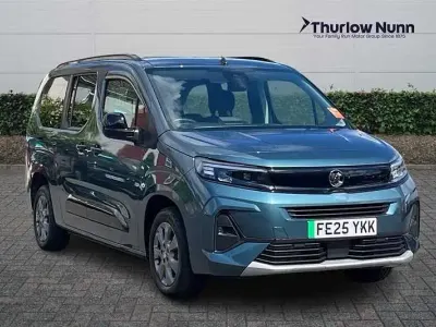 Używany Vauxhall Combo Ultimate 100 kW (136 KM) 2025 Niebieski Minivan