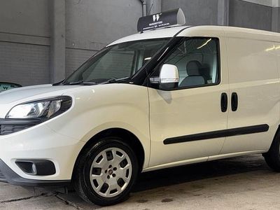 Begagnad Fiat Doblò 95 HK (69 kW) 2021 Vit Minibuss