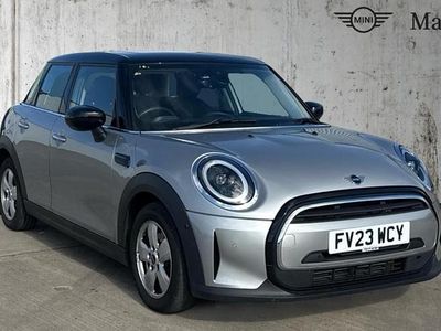 Usado Mini Cooper Classic 136 HP (100 kW) 2023 Prateado Citadino