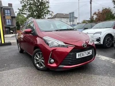 Used Toyota Yaris 111 HP (81 kW) 2017 Red Hatchback