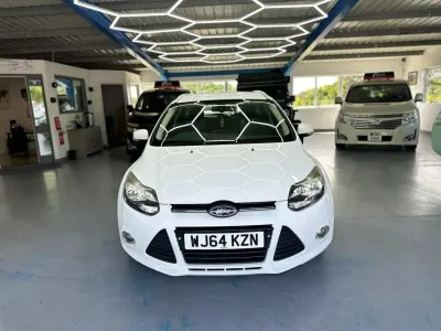 Begagnad Ford Focus Zetec 2014 Vit Kombi