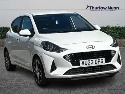 Używany Hyundai i10 Premium 84 KM (61 kW) 2023 Biały Hatchback
