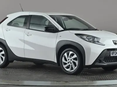 Używany Toyota Aygo X PURE 72 KM (52 kW) 2024 Biały SUV