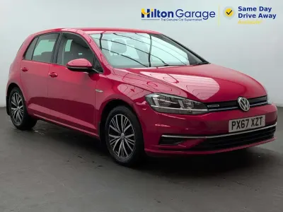 Used VW Golf VII SE 130 HP (95 kW) 2017 Red Hatchback