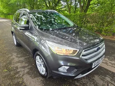 Käytetty Ford Kuga Zetec 120 HP (88 kW) 2019 Harmaa Katumaasturi