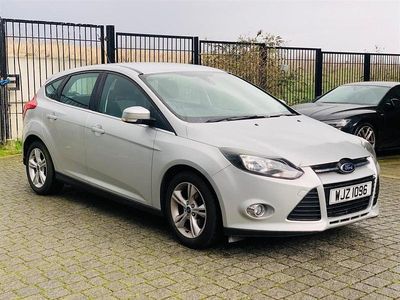 Used Ford Focus Zetec 125 HP (91 kW) 2014 Silver Hatchback