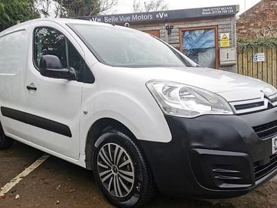 Used Citroën Berlingo 75 HP (55 kW) 2018 White MPV