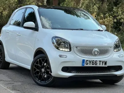 Used Smart ForFour 71 HP (52 kW) 2016 White Hatchback