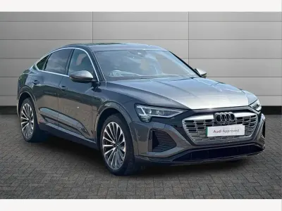 Begagnad Audi Q8 e-tron S-Line 300 kW (408 HK) 2024 Grå SUV