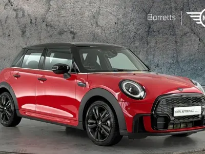 Usado Mini Cooper Hatch 134 HP (98 kW) 2023 Vermelho Citadino