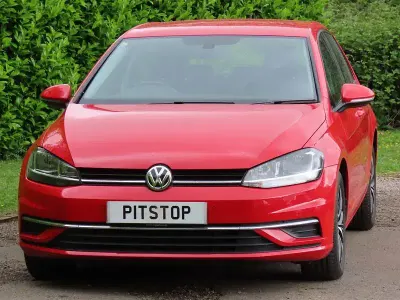 Used VW Golf VII SE 110 HP (80 kW) 2017 Red Hatchback