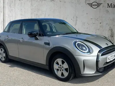 Usado Mini Cooper Classic 136 HP (100 kW) 2023 Prateado Citadino