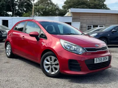 Used Kia Rio 2015 Red Hatchback