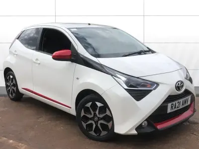 Usado Toyota Aygo Trend 72 HP (52 kW) 2021 Branco Citadino