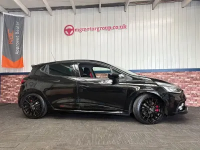 Begagnad Renault Clio IV Trophy 220 HK (161 kW) 2018 Svart Halvkombi