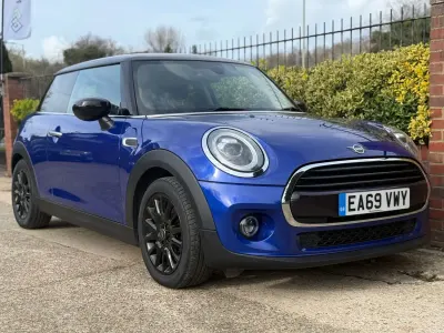 Używany Mini Cooper Classic 2019 Niebieski Hatchback