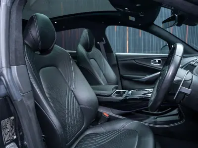 Usado Aston Martin DBX 550 CV (404 kW) 2021 Plateado SUV