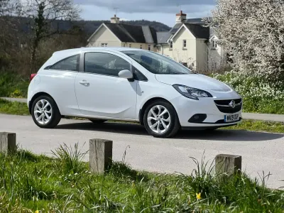 Used Vauxhall Corsa 75 HP (55 kW) 2019 White Hatchback