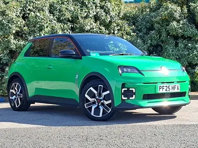Used Renault R5 Komfort 110 kW (150 HP) 2025 Green Hatchback