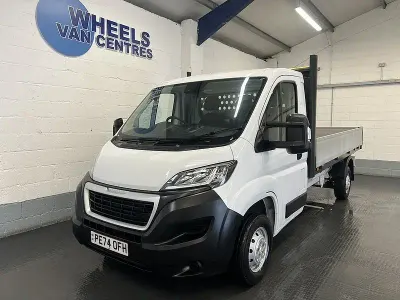 Usado Peugeot Boxer Premium 140 CV (102 kW) 2024 Blanco Van