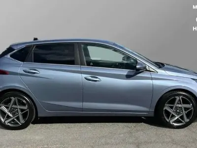 Gebraucht Hyundai i20 Premium 100 PS (73 kW) 2024 Blau Kleinwagen