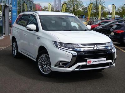 Begagnad Mitsubishi Outlander P-HEV 174 HK (127 kW) 2018 Vit SUV