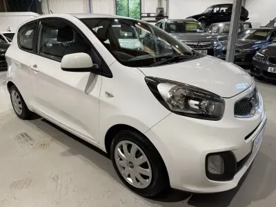 Used Kia Picanto 68 HP (50 kW) 2012 White Hatchback