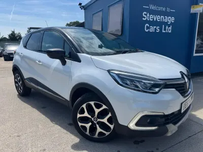 Used Renault Captur Dynamique 120 HP (88 kW) 2017 White/black SUV