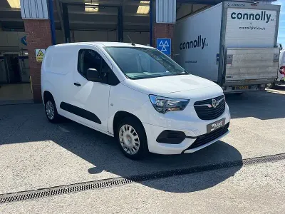 Used Vauxhall Combo Sportive 100 HP (73 kW) 2020 White MPV