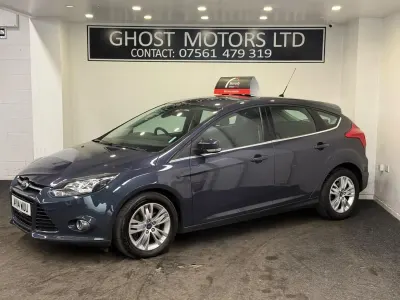 Begagnad Ford Focus Titanium 2014 Grå Halvkombi