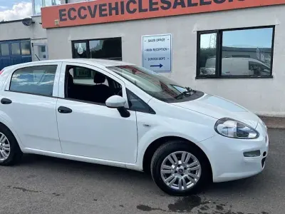 Used Fiat Punto Pop 69 HP (50 kW) 2017 White Hatchback