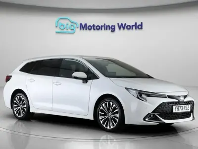 Used Toyota Corolla Design 140 HP (102 kW) 2023 White Estate