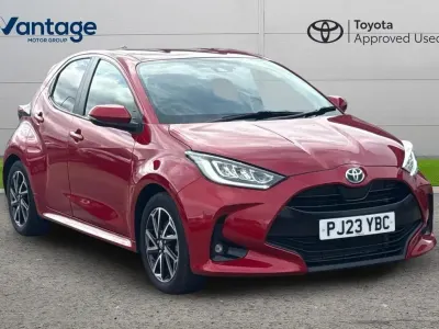 Used Toyota Yaris Design 113 HP (83 kW) 2023 Red Hatchback