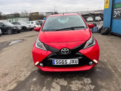 Used Toyota Aygo x-press 69 HP (50 kW) 2015 Red Hatchback