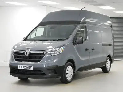 Usado Renault Trafic Business 150 HP (110 kW) 2023 Cinzento