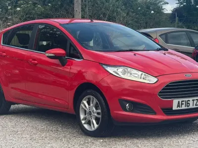 Used Ford Fiesta Zetec 82 HP (60 kW) 2016 Red Hatchback