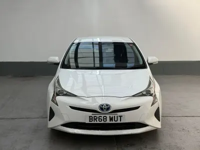 Used Toyota Prius 70 HP (51 kW) 2026 White Hatchback
